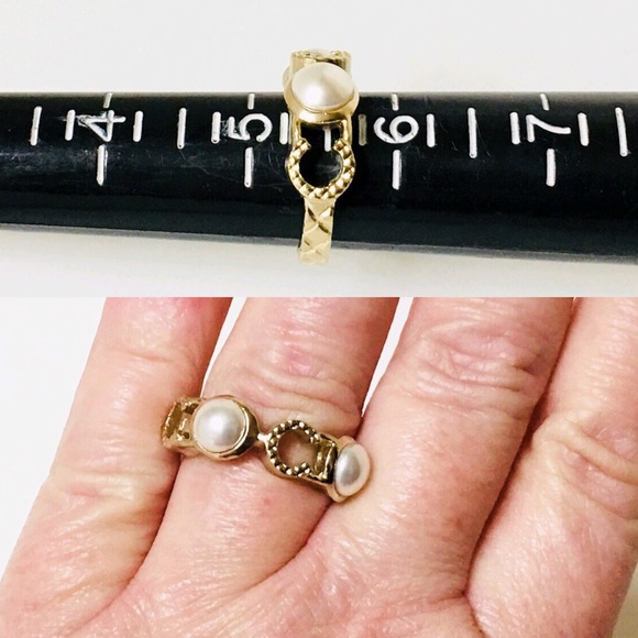 CHANEL Pearl Ring - Picture 5 of 7